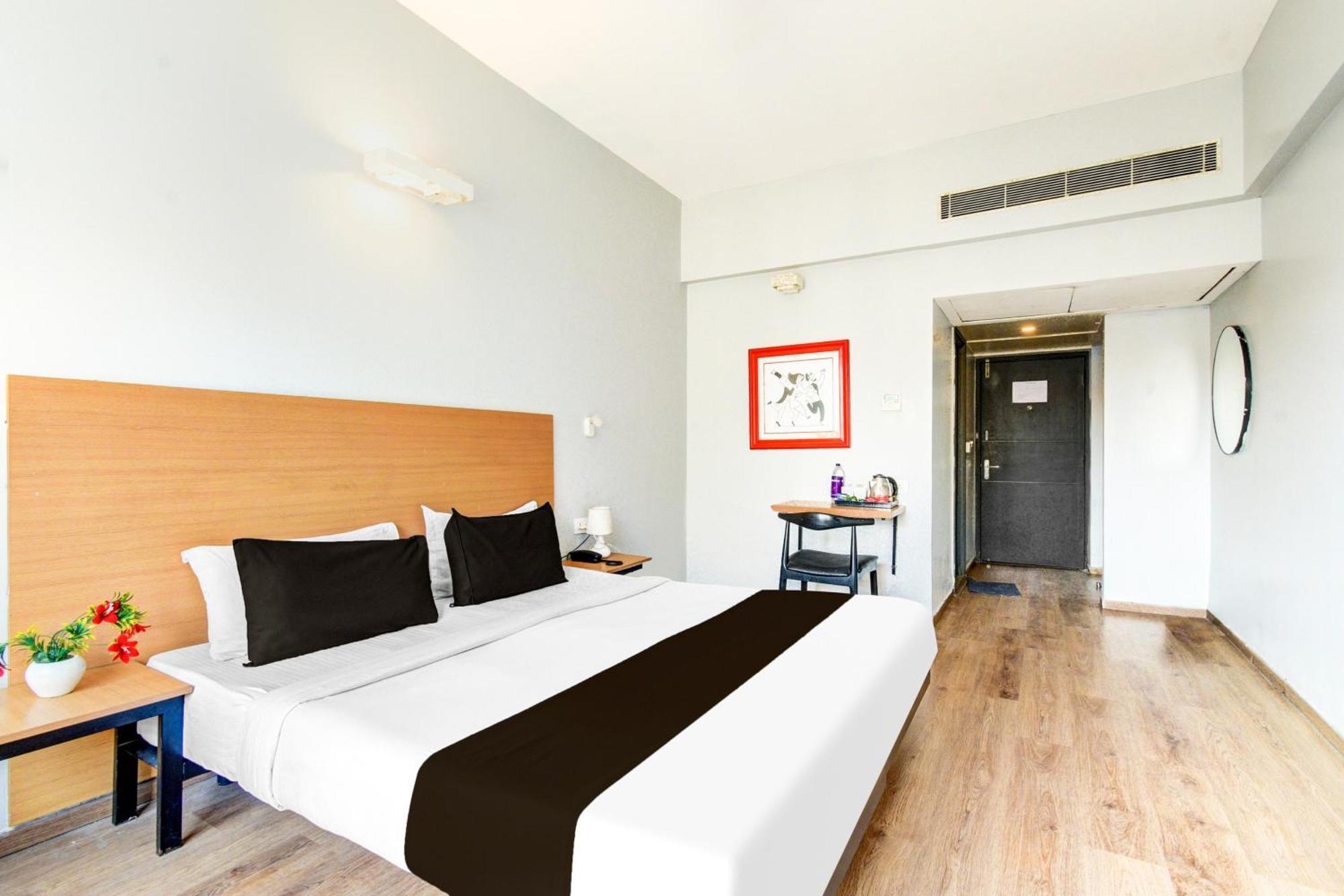 Super Townhouse Lakdikapul Hotel Haiderabad Buitenkant foto