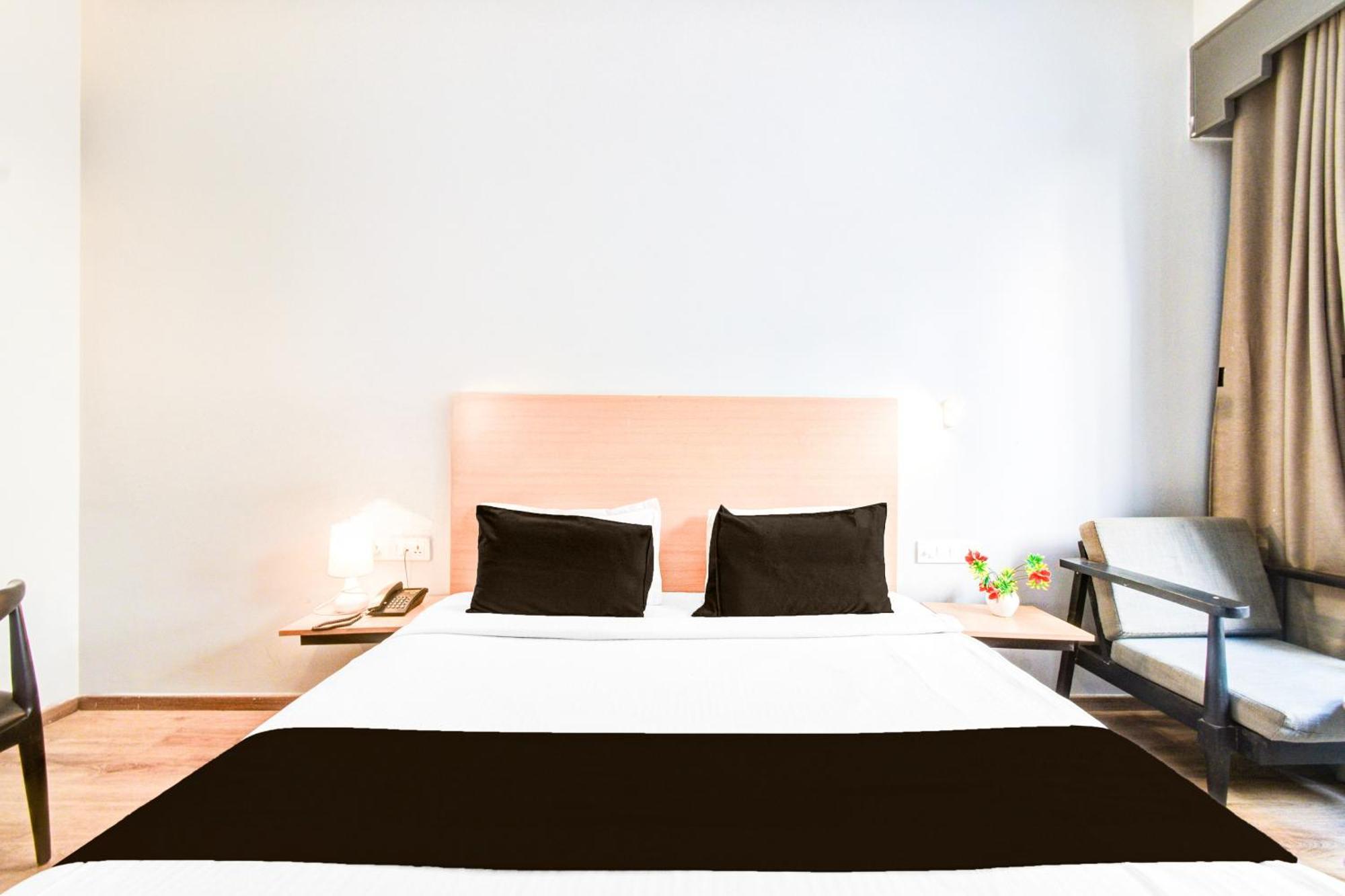 Super Townhouse Lakdikapul Hotel Haiderabad Buitenkant foto