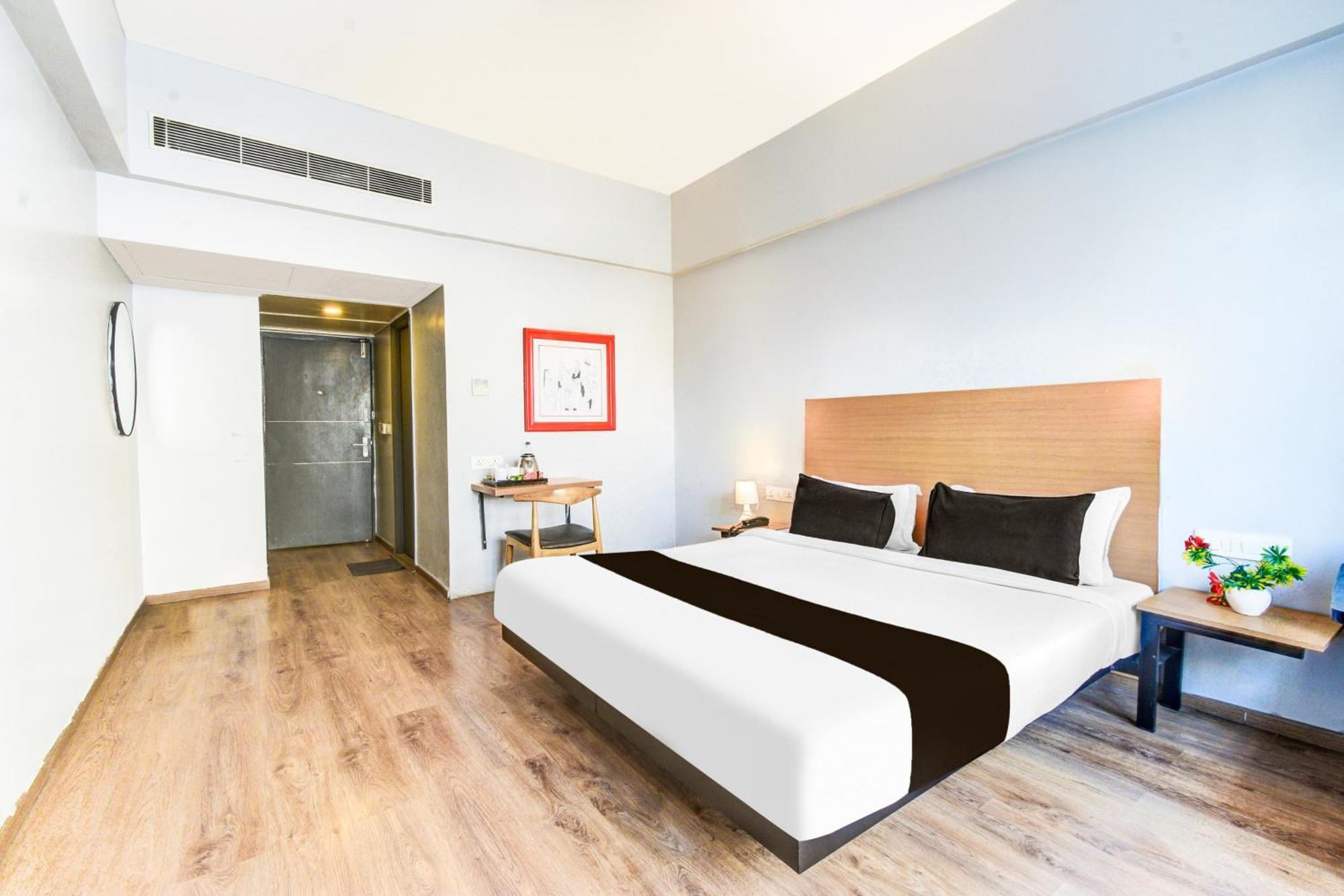 Super Townhouse Lakdikapul Hotel Haiderabad Buitenkant foto
