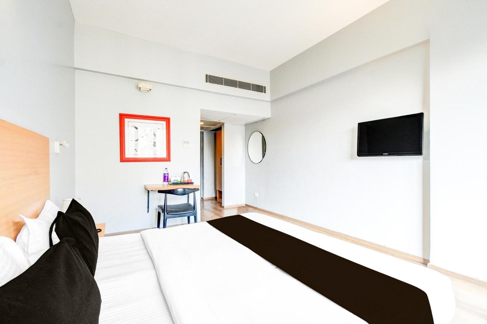 Super Townhouse Lakdikapul Hotel Haiderabad Buitenkant foto