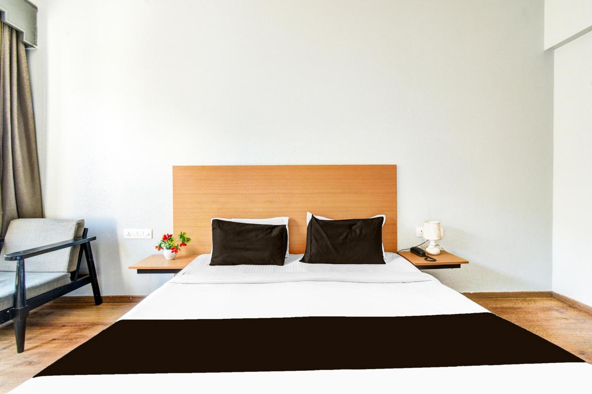 Super Townhouse Lakdikapul Hotel Haiderabad Buitenkant foto